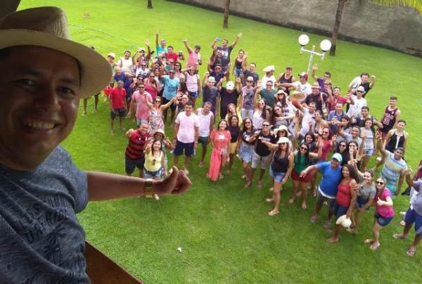 Colaboradores do Armaz&eacute;m Para&iacute;ba de Floriano ganham final de semana de lazer no litoral.(Imagem:Divulga&ccedil;&atilde;o)