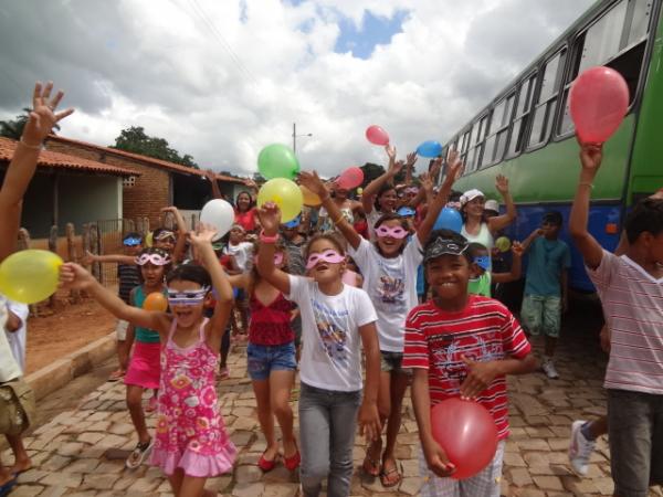 Realizado o arrastinho com crian&ccedil;as da zona rural. (Imagem:FlorianoNews)