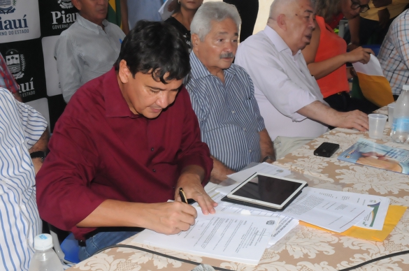 Wellington Dias autoriza construção de ponte em Morro do Chapéu