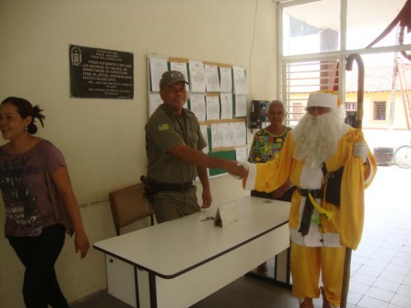 Papai Noel visita o Forum(Imagem:reda&ccedil;&atilde;o)