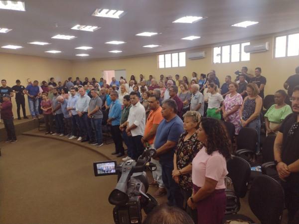 Floriano inaugura