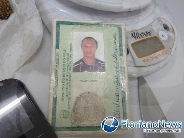 Pol&iacute;cia Civil de Floriano estoura boca de fumo em campo de futebol no bairro Guia.(Imagem:FlorianoNews)