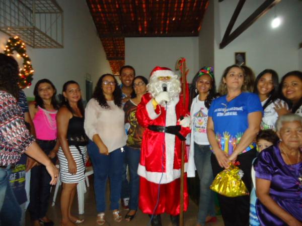 Acad&ecirc;micos da FAESF realizam festa de natal para alunos da APAE de Floriano.(Imagem:FlorianoNews)