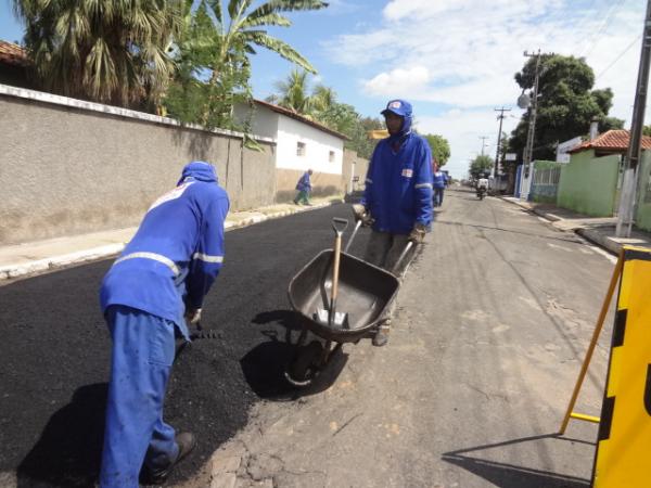 Iniciada pavimenta&ccedil;&atilde;o asf&aacute;ltica na Rua Sete de Setembro.(Imagem:FlorianoNews)