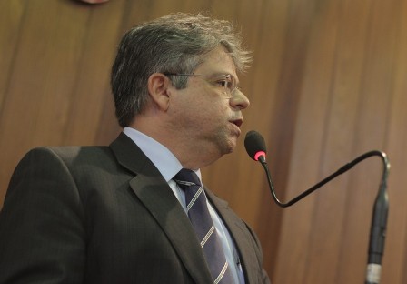 Gustavo Neiva pede ao Governo que cumpra decisão judicial