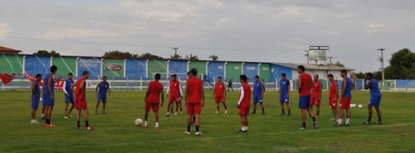 Barras inicia treinamentos ap&oacute;s a apresenta&ccedil;&atilde;o que acontece dia 2(Imagem:Renan Morais/GLOBOESPORTE.COM)