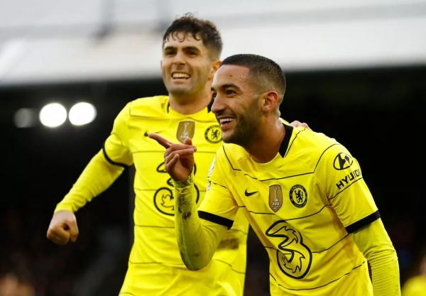  Pulisic e Ziyech s&atilde;o dois do jogadores do Chelsea que podem ser vendidos na pr&oacute;xima janela de transfer&ecirc;ncias.(Imagem:Reuters/Andrew Boyers )