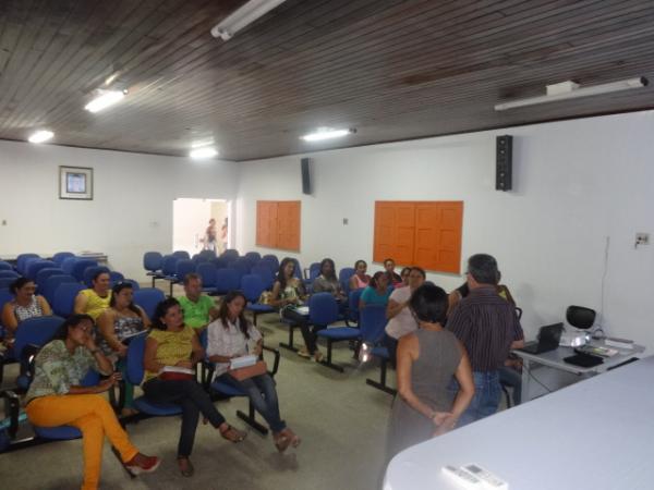 Secretaria de Educa&ccedil;&atilde;o de Floriano realizou treinamento com professores.(Imagem:FlorianoNews)