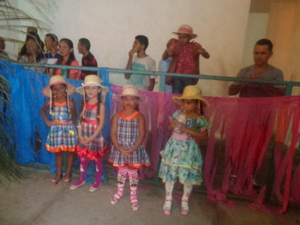 Escola Mega de Floriano realiza arrai&aacute; junino.(Imagem:FlorianoNews)