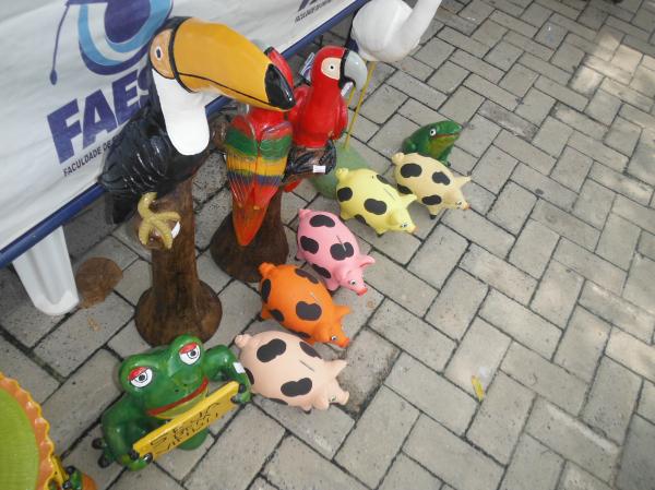 Floriano sedia 2&ordf; Feira de Artesanato na Pra&ccedil;a Dr. Sebasti&atilde;o Martins.(Imagem:FlorianoNews)