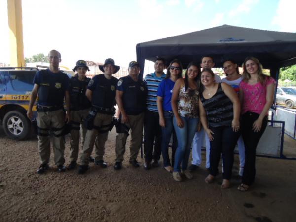Polícia Rodoviária Federal realizou campanha educativa em Floriano