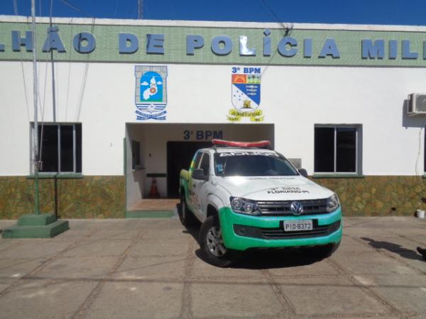 Mulher tem celular tomado de assalto em Floriano.(Imagem:FlorianoNews)