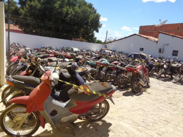 DETRAN realiza leilão de veículos e sucatas em Floriano