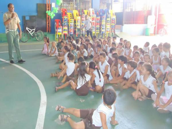 Escola Pequeno Pr&iacute;ncipe realizou a&ccedil;&otilde;es educativas em comemora&ccedil;&atilde;o &agrave; Semana Nacional de Tr&acirc;nsito.(Imagem:EPP)