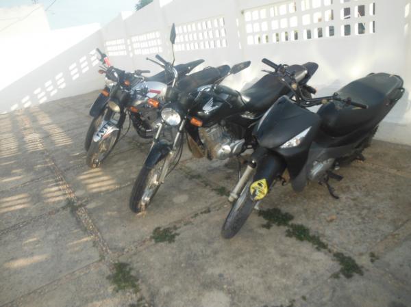 Motos sem documentação são apreendidas pela PM em Floriano
