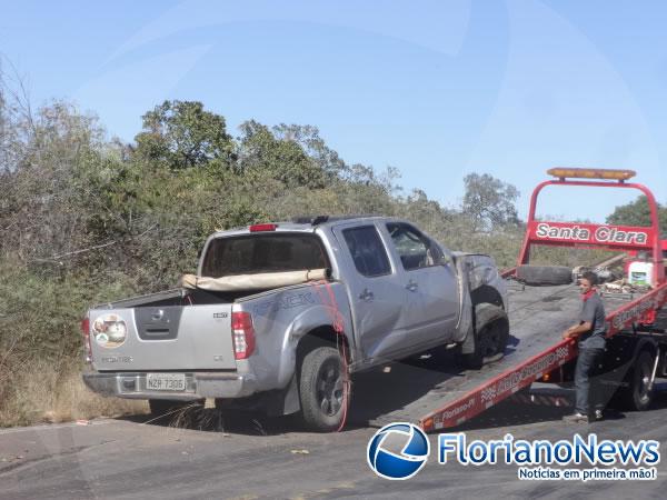 Buraco na pista provoca grave acidente na BR-343.(Imagem:FlorianoNews)