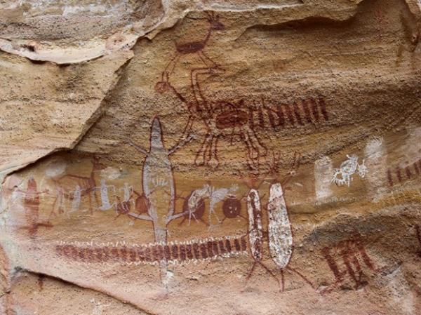 Pinturas rupestres na caverna da Serra da Capivara remontam cenas de ca&ccedil;a dos mais antigos de habitantes.(Imagem:Pedro Santiago/G1)