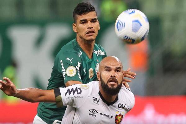 Os pernambucanos abriram o placar cedo com Leandro Barcia e passaram quase todo o restante da partida se defendendo. Foram competentes na primeira etapa, mas não na segunda. Gusta(Imagem:Reprodução)