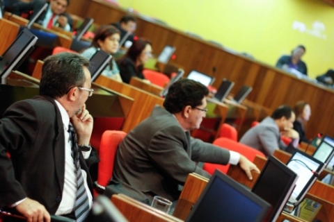 Deputados apreciam veto a projeto que regulamenta dia e horário de concursos e processos seletivos