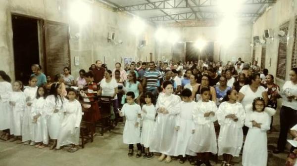 Festejo em honra a S&atilde;o Rafael &eacute; encerrado com prociss&atilde;o no bairro Cancela.(Imagem:FlorianoNews)