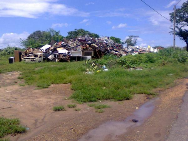 Moradora denuncia situa&ccedil;&atilde;o prec&aacute;ria do bairro Samba&iacute;ba Nova.(Imagem:Maria da Guia Pereira)