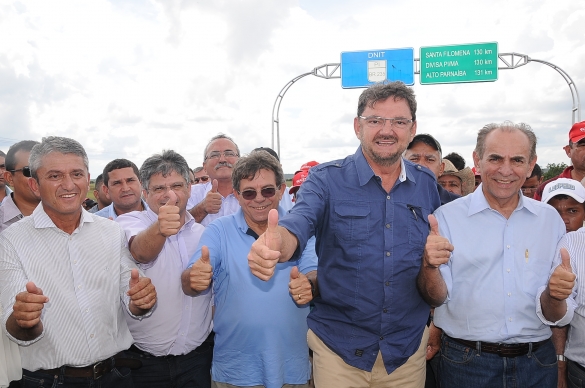 Gustavo Neiva participou da entrega da primeira etapa de pavimentação entre Gilbués e Santa Filomena