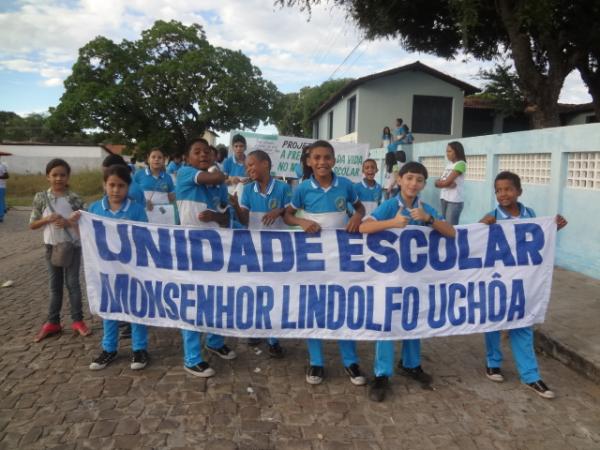 Alunos realizaram caminhada pela preservação do Meio Ambiente em Floriano