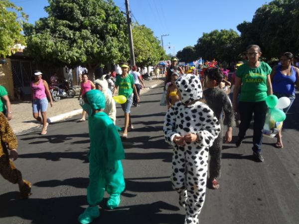 Desfile escolar comemora a Semana da P&aacute;tria em Bar&atilde;o de Graja&uacute;.(Imagem:FlorianoNews)