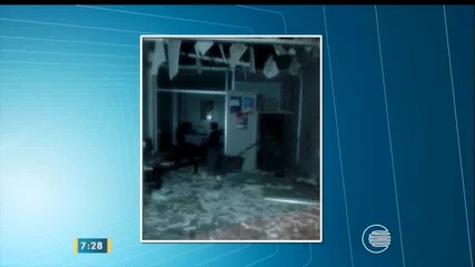 Homens encapuzados explodem posto do Bradesco em Padre Marcos