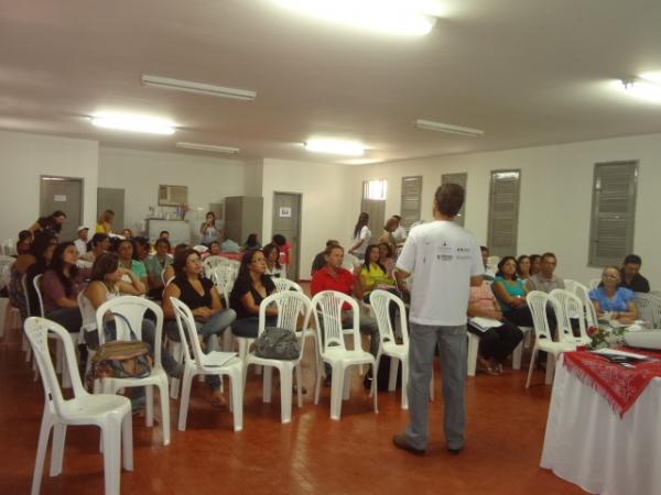 Educadores participam de capacitação sobre o uso consciente de energia elétrica