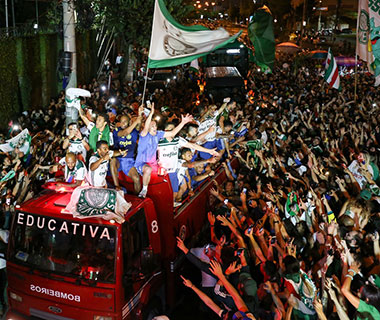 Palmeiras comemora título e faz festa com torcida em São Paulo