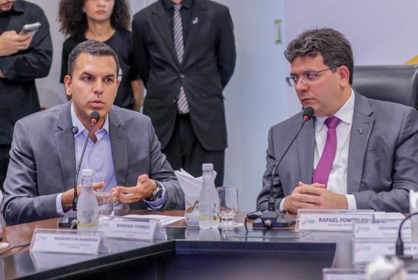 Rafael Fonteles e Rodrigo Torres entregam reforma, ampliação e modernização de CETI em Floriano