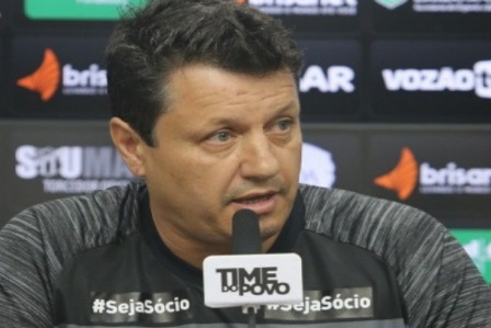 Ceará demite Adílson Batista após ser goleado pelo Flamengo no Rio