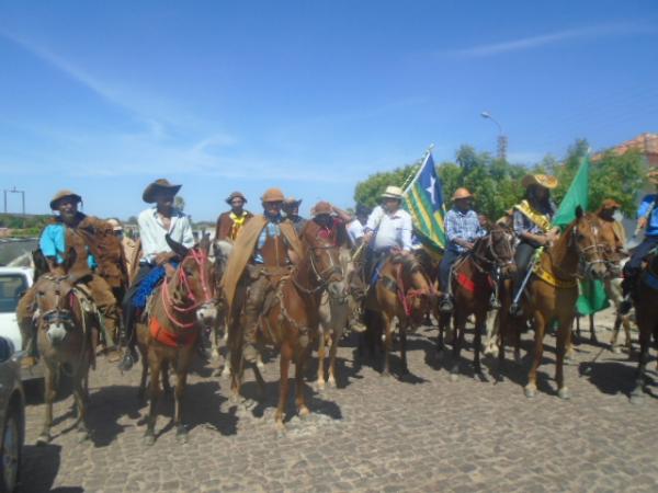 Festa do Vaqueiro &eacute; comemorada com missa e cavalgada em Nazar&eacute; do Piau&iacute;.(Imagem:FlorianoNews)