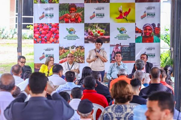 SAF entrega tratores e implementos agr&iacute;colas para 12 entidades da agricultura familiar(Imagem:Geirlys Silva)