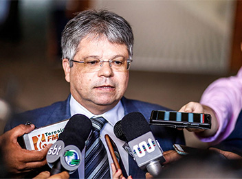 Gustavo Neiva crítica reforma: "apenas desmontando o palanque político"