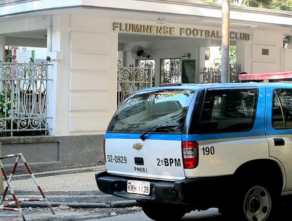 Sede Fluminense refor&ccedil;ada com pol&iacute;cia.(Imagem: Janir J&uacute;nior / Globoesporte.com)