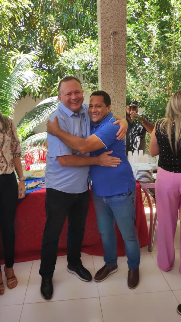 Ex-prefeito Gleydson Resende recepciona lideran&ccedil;as pol&iacute;ticas em Bar&atilde;o de Graja&uacute;(Imagem:Reprodu&ccedil;&atilde;o)