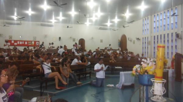 Momento de espiritualidade na Igreja de Nossa Senhora das Gra&ccedil;as.(Imagem:FlorianoNews)