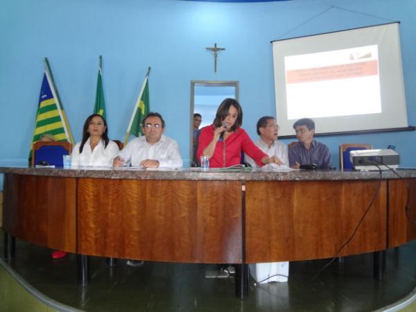 Frente Parlamentar realizou audi&ecirc;ncia p&uacute;blica sobre drogas em Floriano.(Imagem:FlorianoNews)