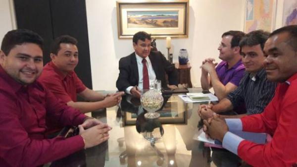 Diret&oacute;rio municipal do PT se re&uacute;ne com governador e apresenta demandas para Floriano.(Imagem:Arquivo pessoal)