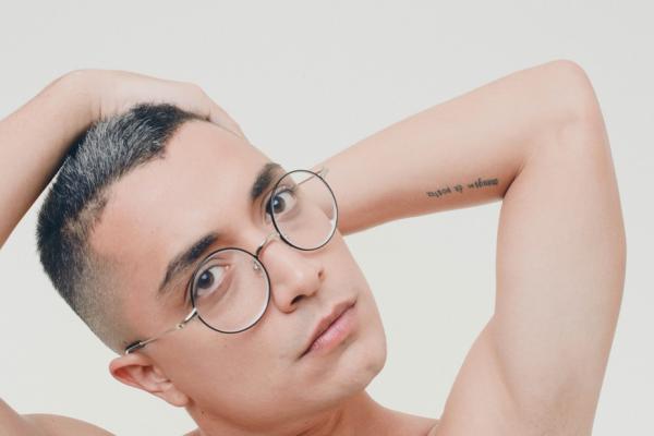 Arthur Nogueira se mantém no reino das palavras em álbum impulsionado pela poesia