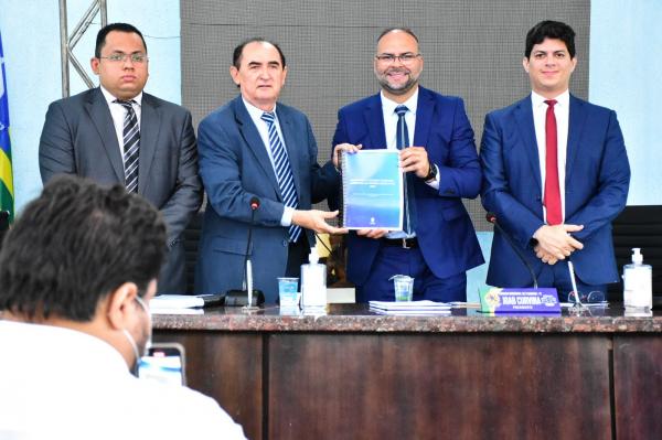 Câmara de Floriano abre o Ano Legislativo 2024 com mensagem do prefeito municipal(Imagem:CMF)