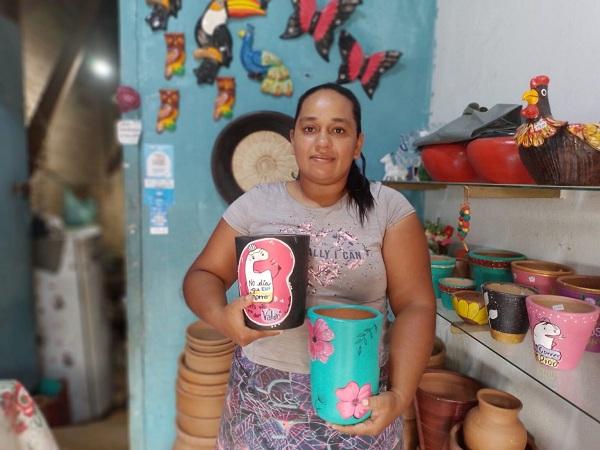 Risl&acirc;nya Alves &eacute; artes&atilde; h&aacute; quase um ano.(Imagem:Reprodu&ccedil;&atilde;o/Instagram @mariabonitaartesanato.pi)