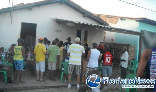 Roda de pagode marcou concentração do Bloco Tradição