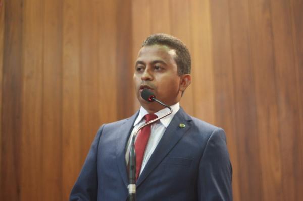 Lei de autoria do deputado Francisco Costa que homenageia o ex-prefeito Adelmar Pereira é aprovada