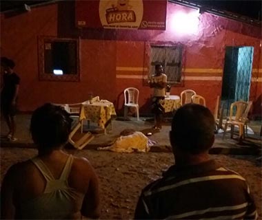 Jovem é assassinado dentro de pastelaria na zona Sudeste de Teresina