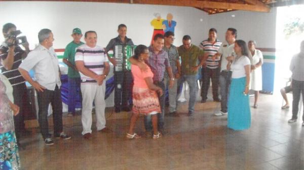 Idosos participaram do Forr&oacute; da Melhor Idade em Bar&atilde;o de Graja&uacute;.(Imagem:FlorianoNews)