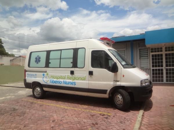 Hospital Tib&eacute;rio Nunes recebe nova ambul&acirc;ncia.(Imagem:FlorianoNews)