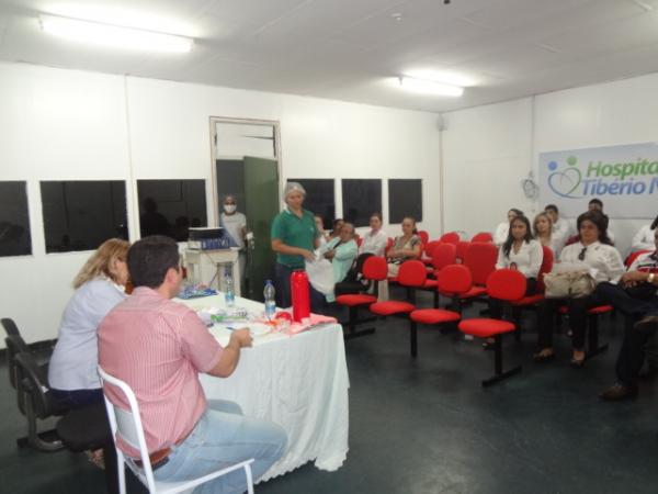 Viol&ecirc;ncia dom&eacute;stica e sexual foi tema de reuni&atilde;o em Floriano.(Imagem:FlorianoNews)